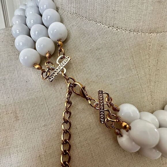 Vintage white and gold tone multi strand statement necklace - Picture 3 of 7